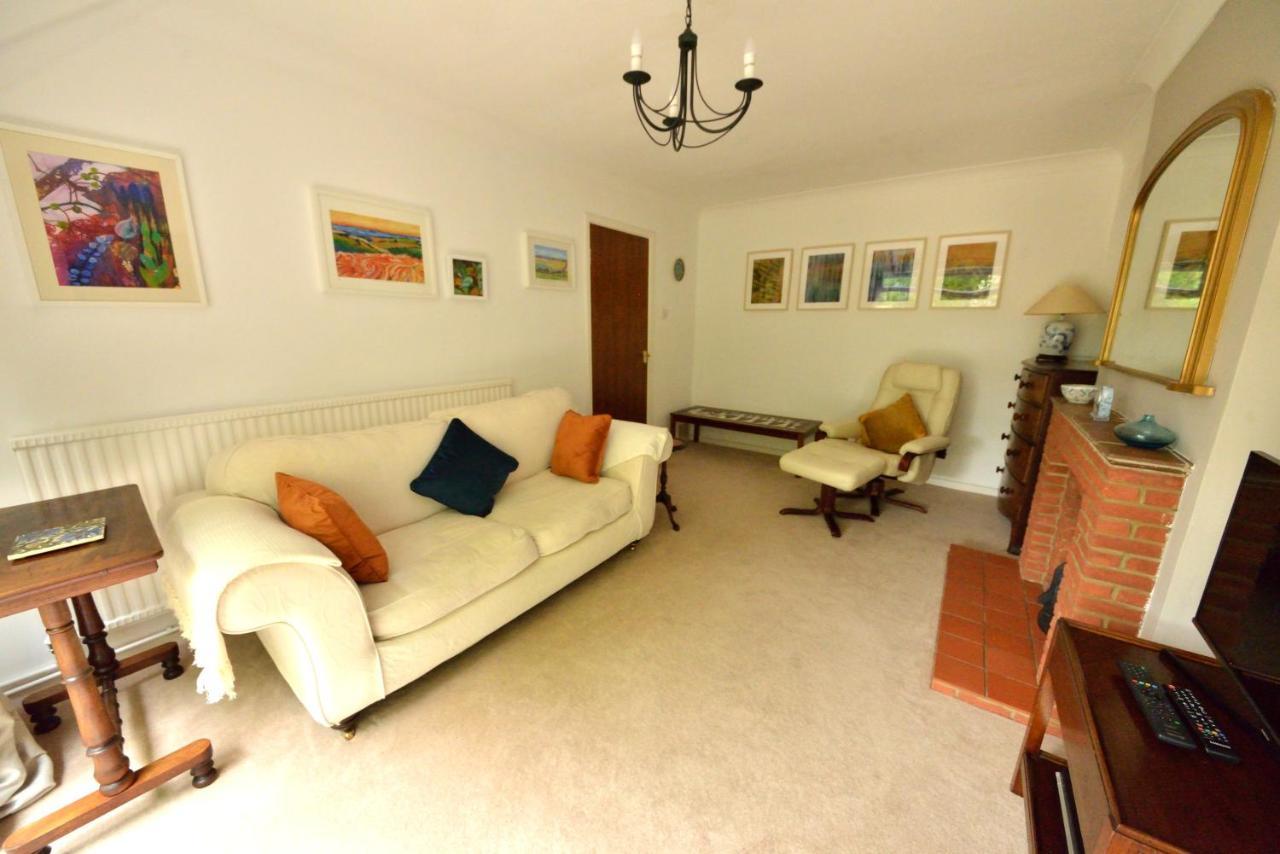 Cosy House, A Train Spotter'S Delight! Villa New Alresford Exterior photo