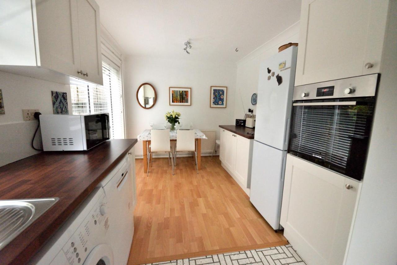 Cosy House, A Train Spotter'S Delight! Villa New Alresford Exterior photo